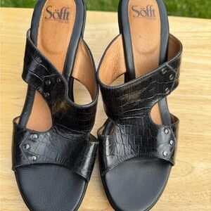 Sofft Black Croc-Embossed Women's Sandals